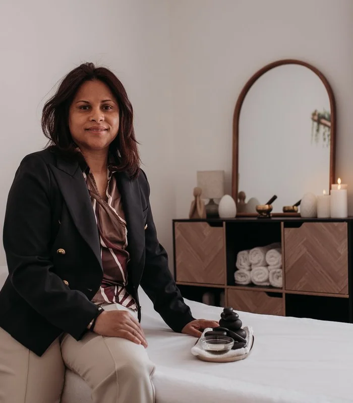 Claudia, praticienne en massages et soins à l'Espace Satya d'Elne
