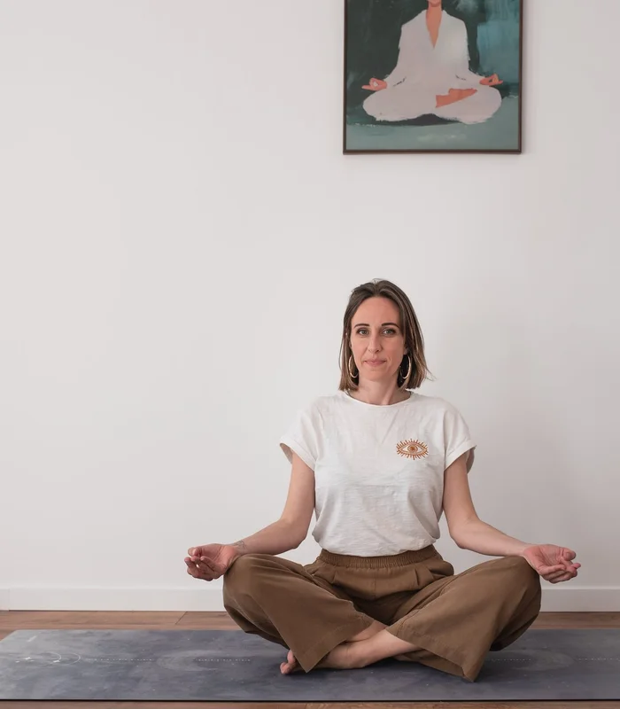 Justine, professeure de yoga à l'Espace Satya d'Elne